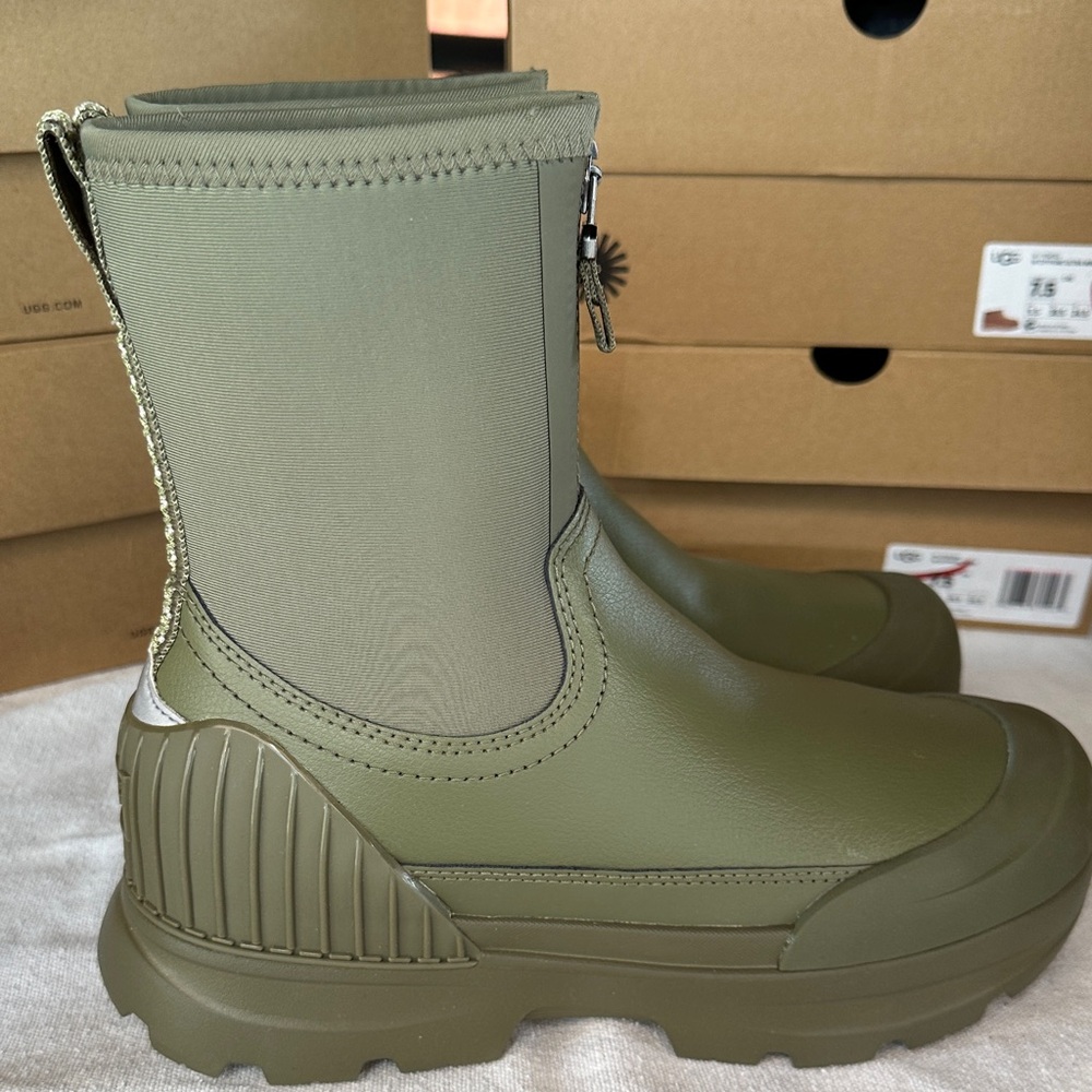 UGG Women’s Neumel X Zip Boot